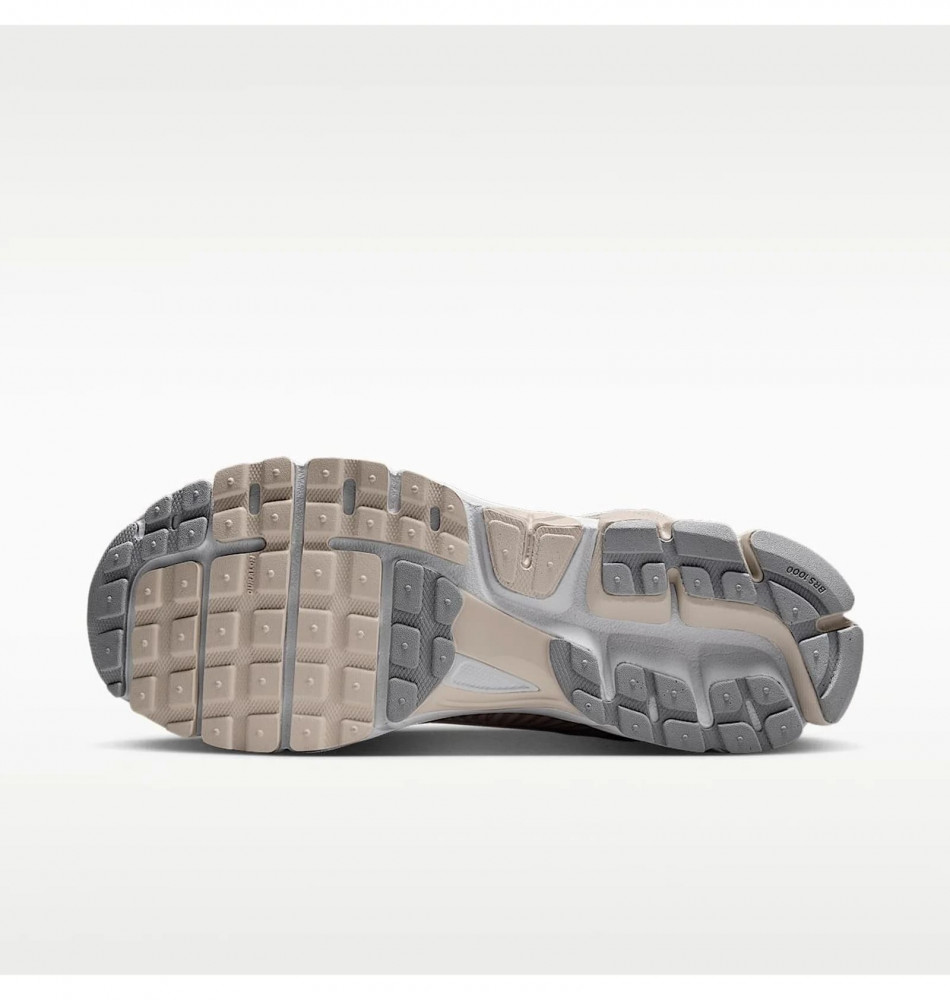 Кросівки унісекс Nike Zoom Vomero 5 HF1553-101_image_3