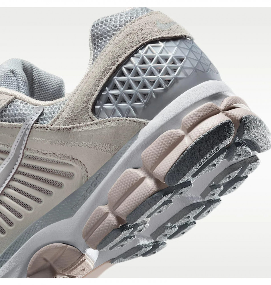 Кросівки унісекс Nike Zoom Vomero 5 HF1553-101_image_7