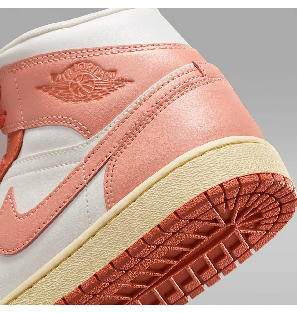 Женские кроссовки Nike Air Jordan 1 Mid Triple BQ6472-180_image_6