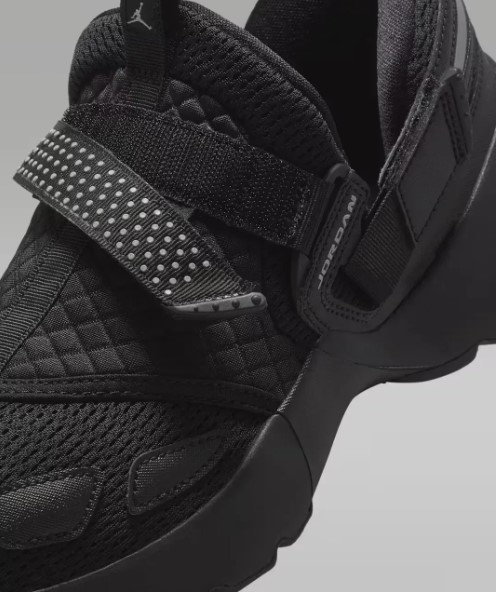 Женские кроссовки Wmns Jordan Trunner Lx Triple HQ2164-001_image_8