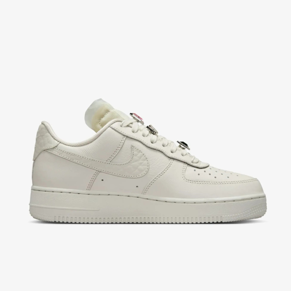 Жіночі кросівки Nike Air Force 1 Lo Prm DN5463-001_image_1