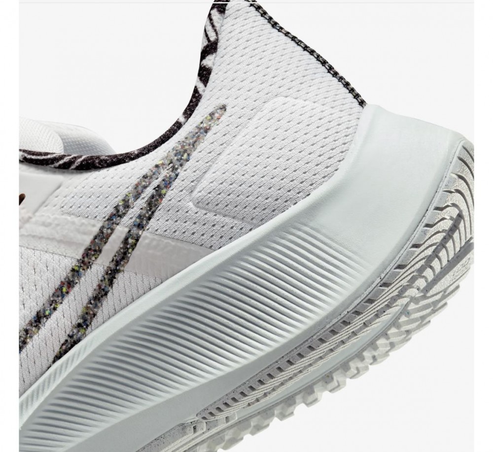 Чоловічі кросівки Nike Air Zoom Pegasus 38 DC4520-100_image_4