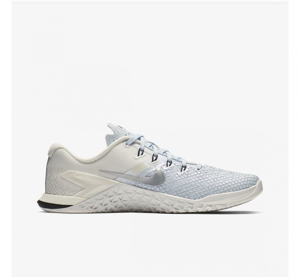 Кросівки для тренувань Nike WMNS METCON 4 XD MTLC AV2252-400_image_1
