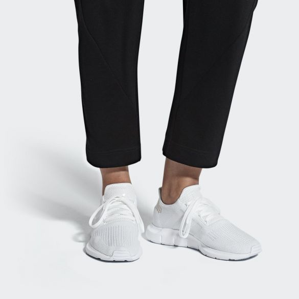 Жіночі кросівки Adidas Swift Run B37719_image_3