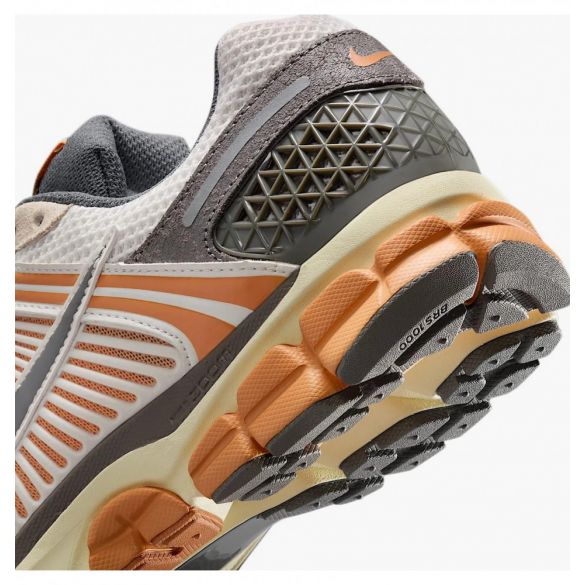 Кросівки чоловічі Nike Zoom Vomero 5 IB7469-030_image_8