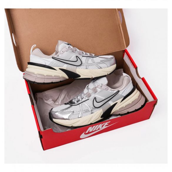 Чоловічі кросівки Nike V2K Run FD0736-001_image_4