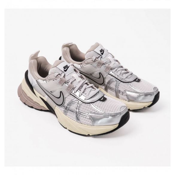 Чоловічі кросівки Nike V2K Run FD0736-001_image_2