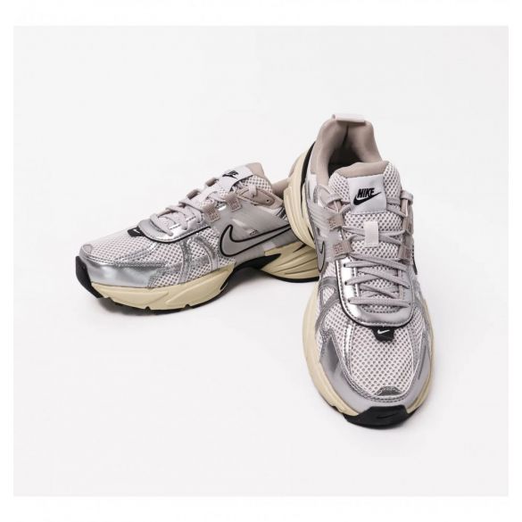 Чоловічі кросівки Nike V2K Run FD0736-001_image_5
