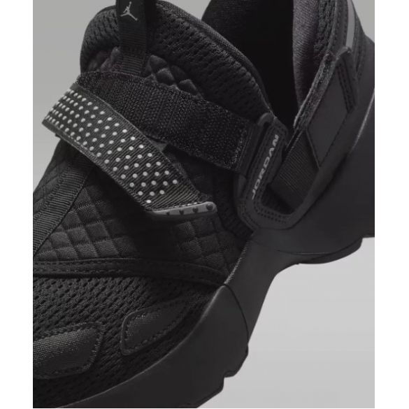 Кросівки жіночі Wmns Jordan Trunner Lx Triple HQ2164-001_image_8