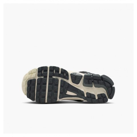 Кросівки Nike Vomero 5 IB5853-001_image_4