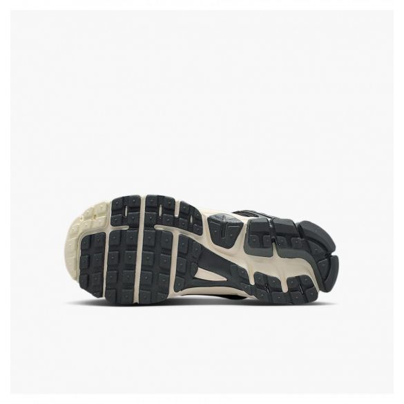 Кросівки Nike Vomero 5 IB5853-001_image_4