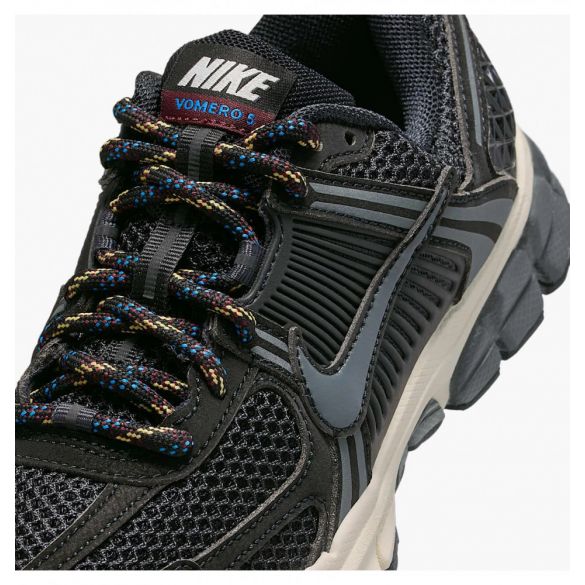 Кросівки Nike Vomero 5 IB5853-001_image_5