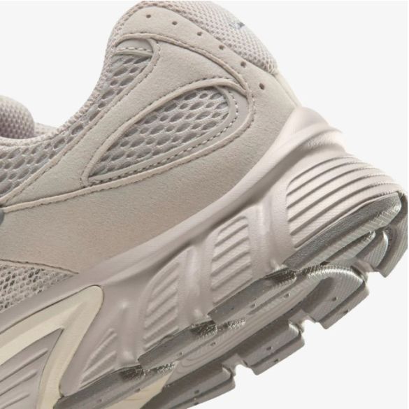 Жіночі кросівки Nike W V5 Rnr II6294-201_image_6