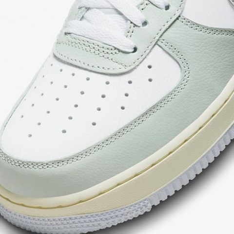 Кросівки Nike Air Force 1 07 Lv8 DZ2522-001_image_5
