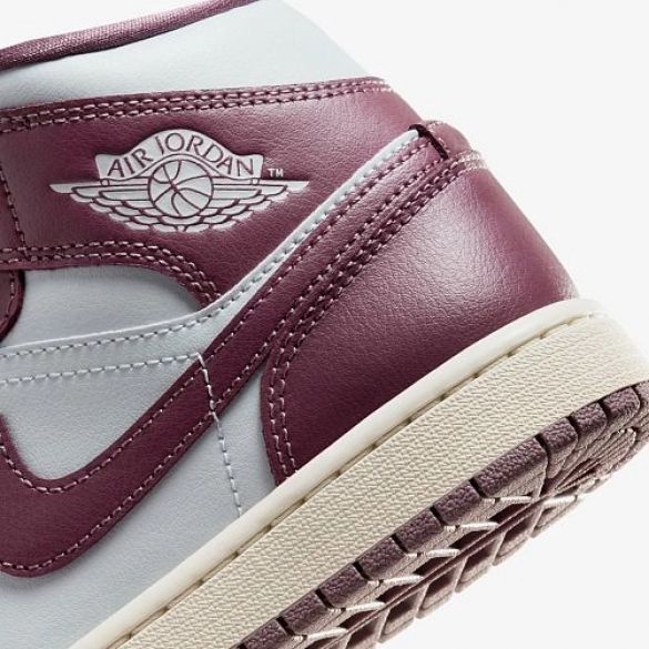 Жіночі кросівки Nike Air Jordan 1 Mid Triple Black BQ6472-050_image_6