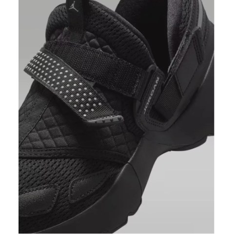 Кросівки жіночі Wmns Jordan Trunner Lx Triple HQ2164-001_image_8