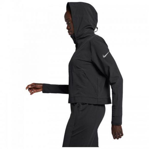 Жіноча вітровка Nike W NK SWFT RUN JKT AA7966-010
