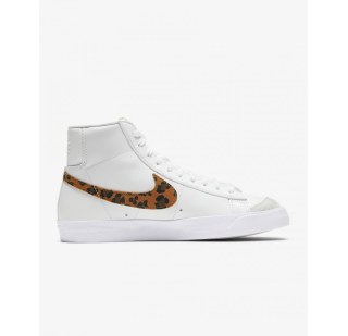 Жіночі кросівки Nike Blazer Mid '77 SE DA8736-101