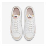 Жіночі кросівки Nike W Blazer Low DC4769-108_image_5
