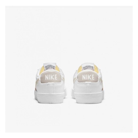 Жіночі кросівки Nike W Blazer Low DC4769-108_image_3