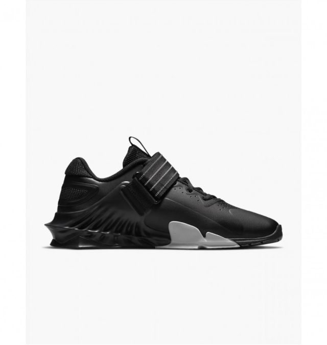 Nike Romaleos чи Savaleos: як вибрати штангетки