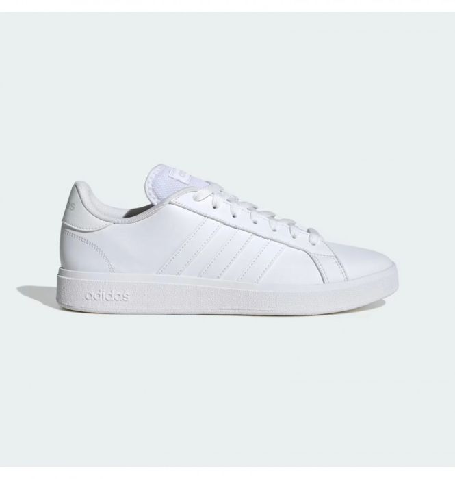 Adidas Grand Court чи Advantage: як вибрати міські кросівки за конструкцією