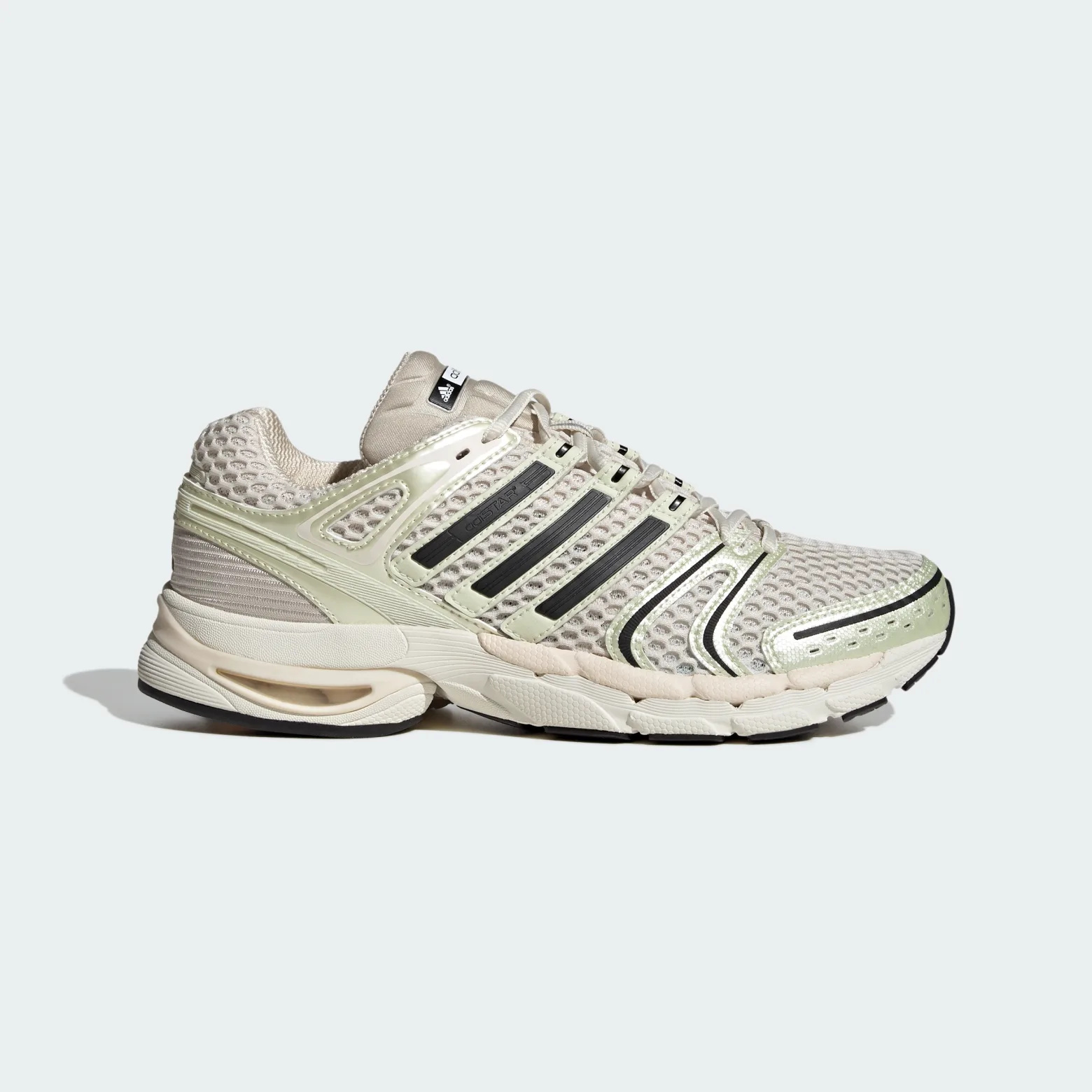 Сітка та блискучі накладки: як носити технічний ретросилует у звичайному гардеробі