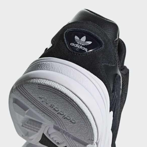 Женские кроссовки Adidas Falcon B28129