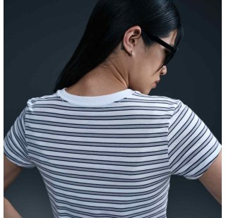 Футболка жіноча Nike Chill Knit Tee Pnx HF9524-100