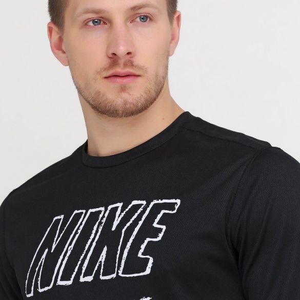Чоловіча футболка Nike Brthe Top Run AJ7584-010