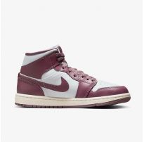 Женские кроссовки Nike Air Jordan 1 Mid Triple Black BQ6472-050_image_8