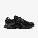 Жіночі кросівки Nike W V5 Rnr HQ7901-001_image_4