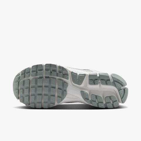 Женские кроссовки Nike W Zoom Vomero 5 IB8929-004_image_3