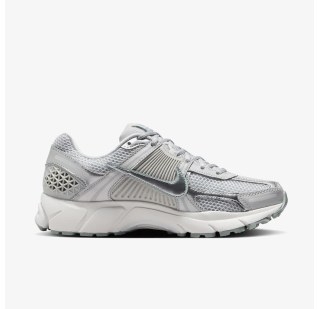 Женские кроссовки Nike W Zoom Vomero 5 IB8929-004