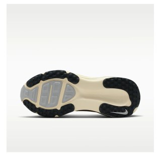 Женские кроссовки Nike Vomero 18 SE WomenS Road Running Shoes Beige IF4463-200