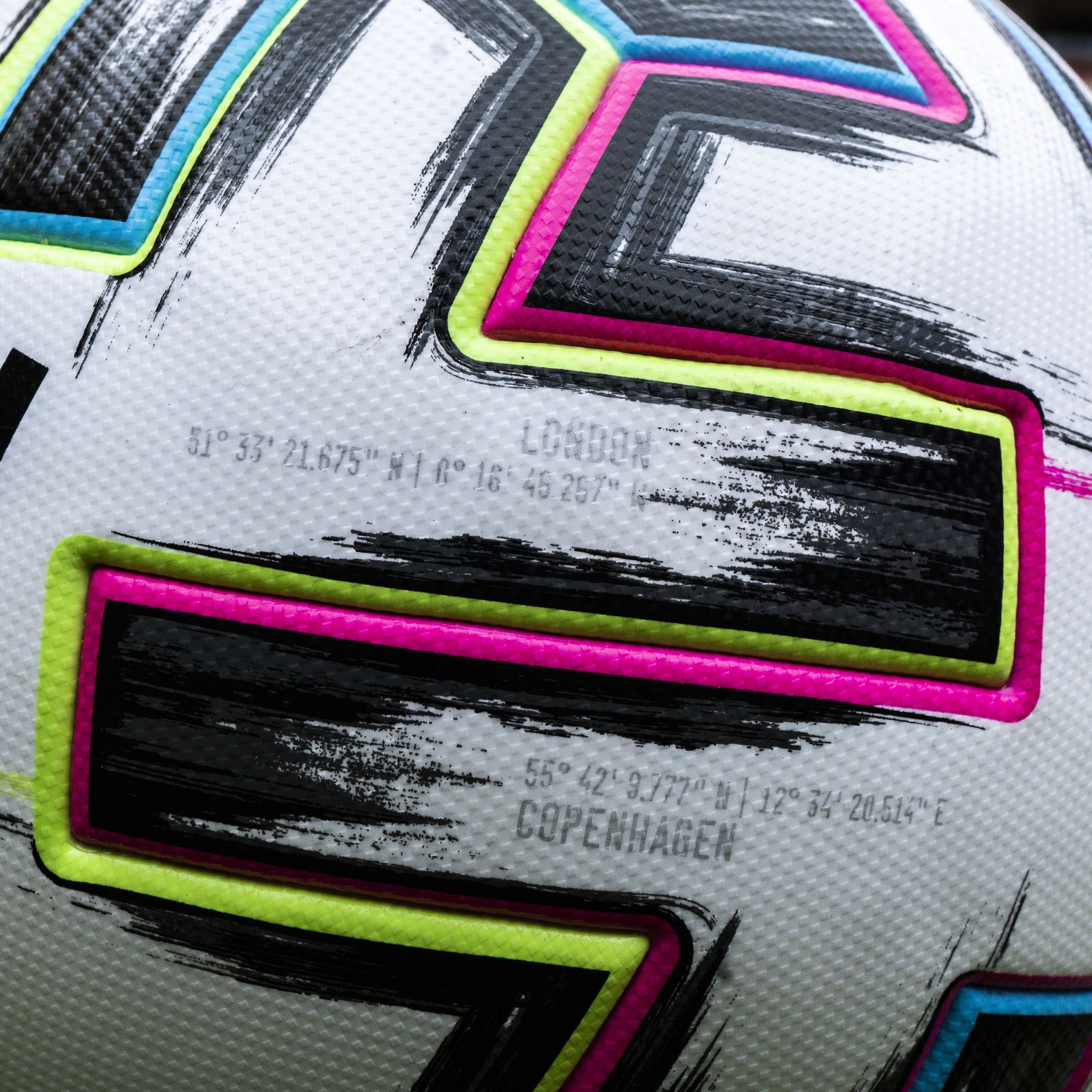 Футбольний м'яч Adidas Uniforia Pro Winter FH7362_image_6