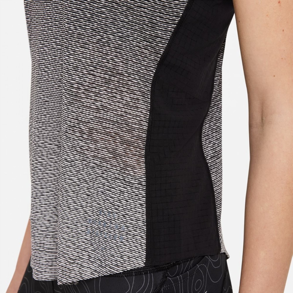 Жіноча майка Nike Run Division Engineered Running Tank DB3874-010_image_3