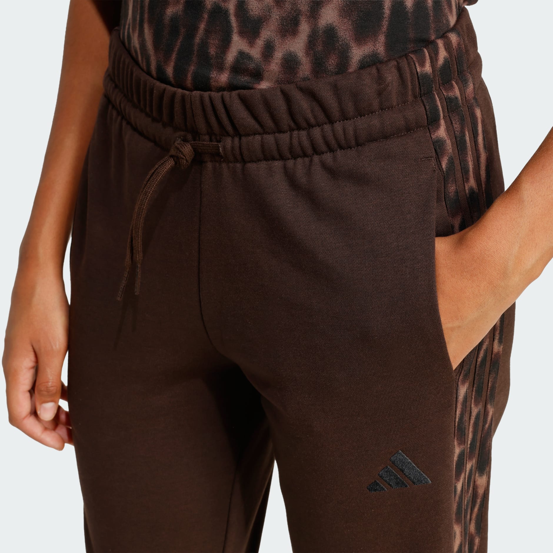 Жіночі штани Adidas Seasonal Essentials Leopard 3-Stripes KA4720_image_5