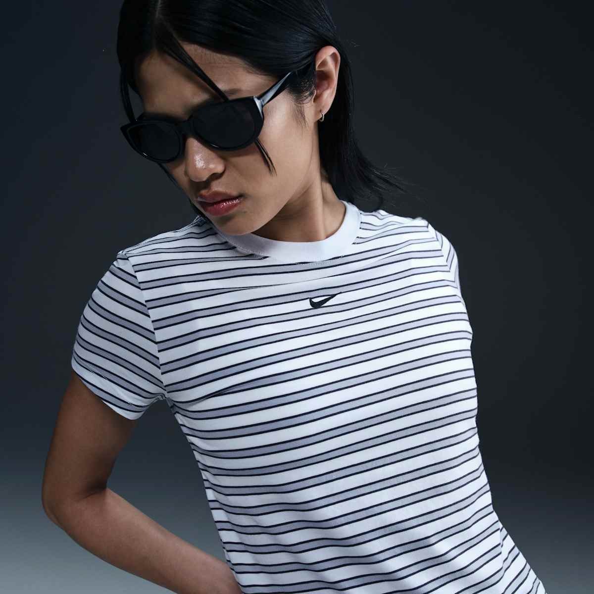 Футболка жіноча Nike Chill Knit Tee Pnx HF9524-100_image_1