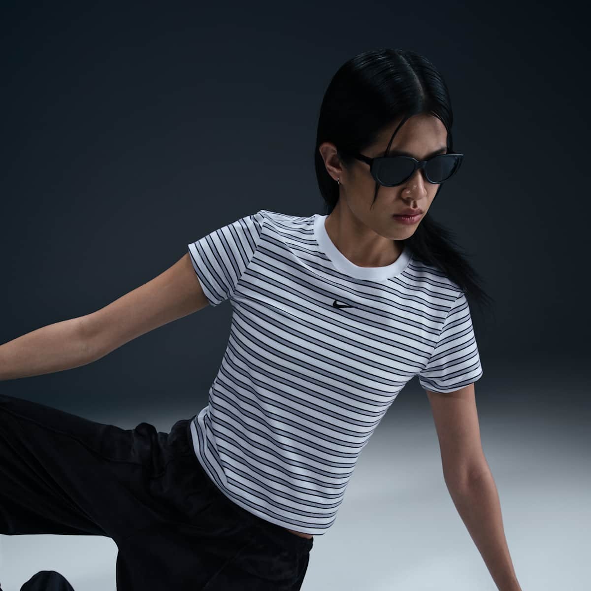 Футболка жіноча Nike Chill Knit Tee Pnx HF9524-100_image_3