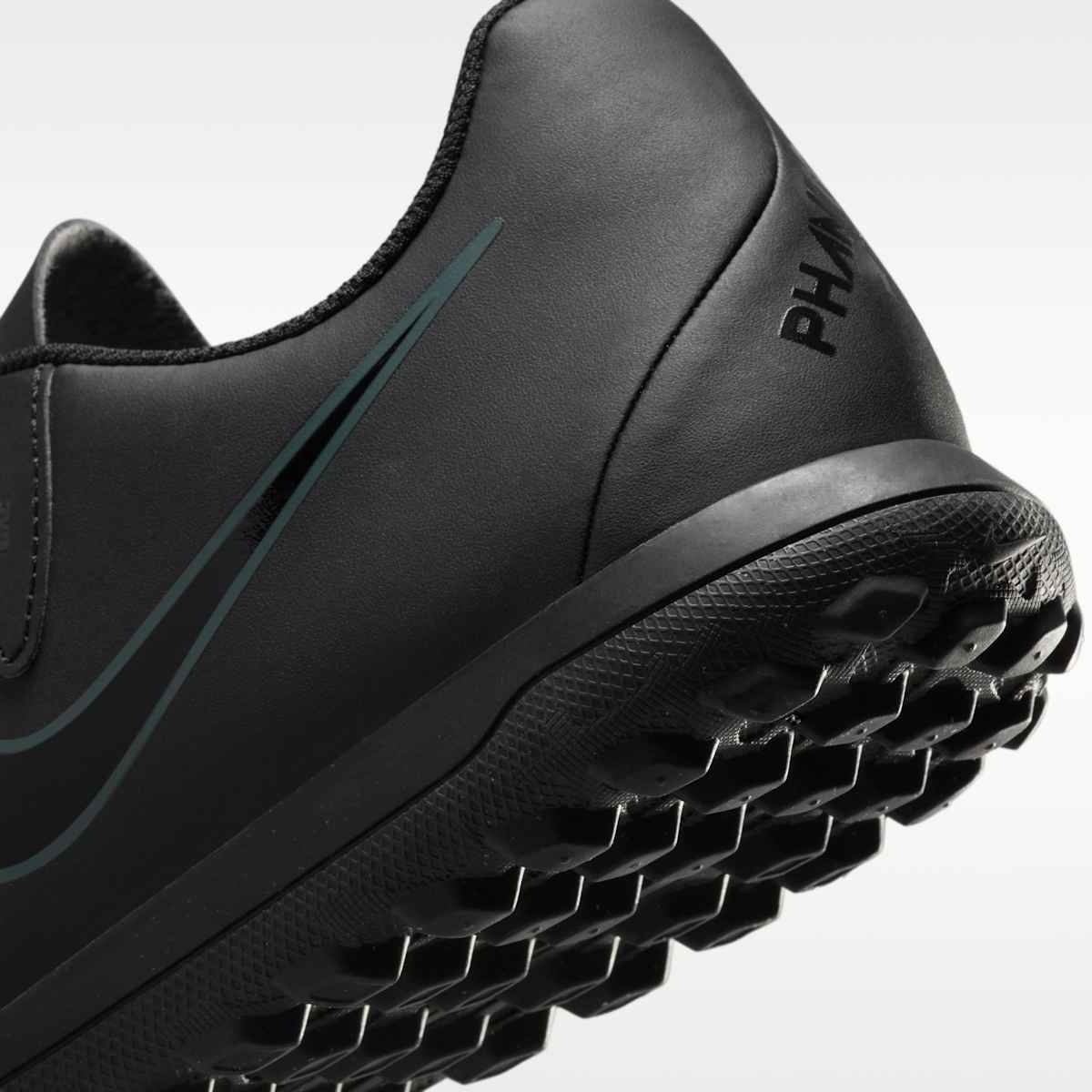 Кросівки Nike Phantom GX 2 Club FJ2587-002_image_8