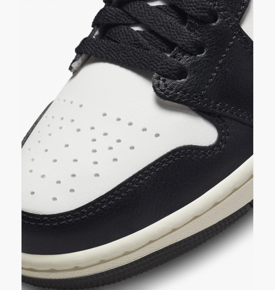 Жіночі кросівки Nike Air Jordan 1 Mid Triple Black BQ6472-061_image_6