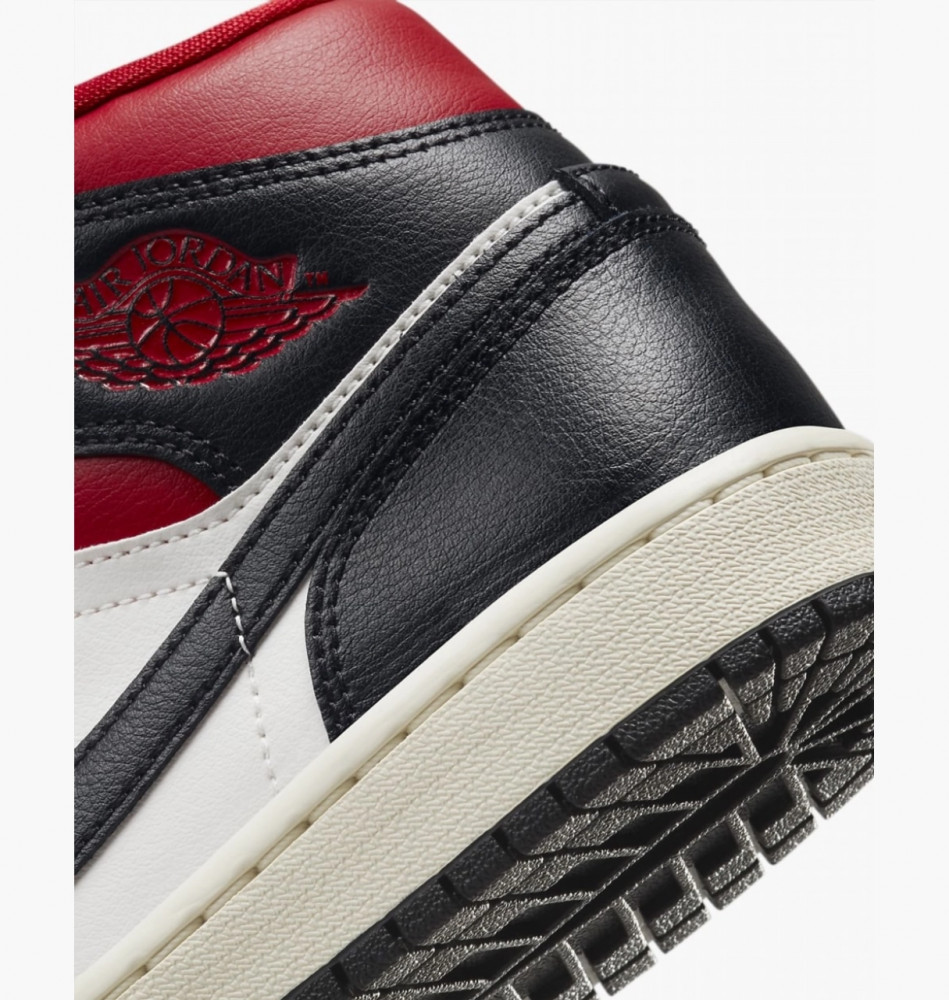Жіночі кросівки Nike Air Jordan 1 Mid Triple Black BQ6472-061_image_7