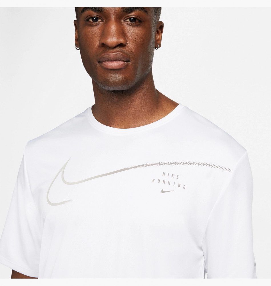 Футболка чоловіча Nike Dri-FIT UV Run Division Miler DM4811-100_image_3