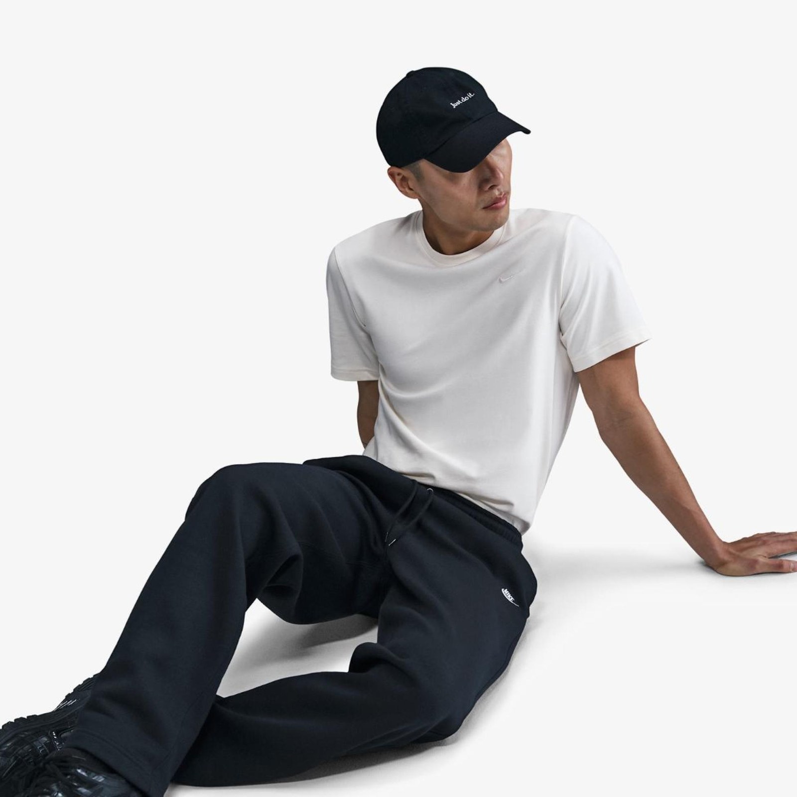 Чоловічі штани Nike Club Open Hem Pants FN3730-010_image_4