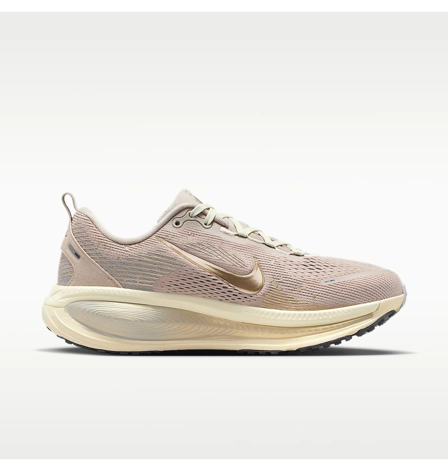 Женские кроссовки Nike Vomero 18 SE WomenS Road Running Shoes Beige IF4463-200_image_1
