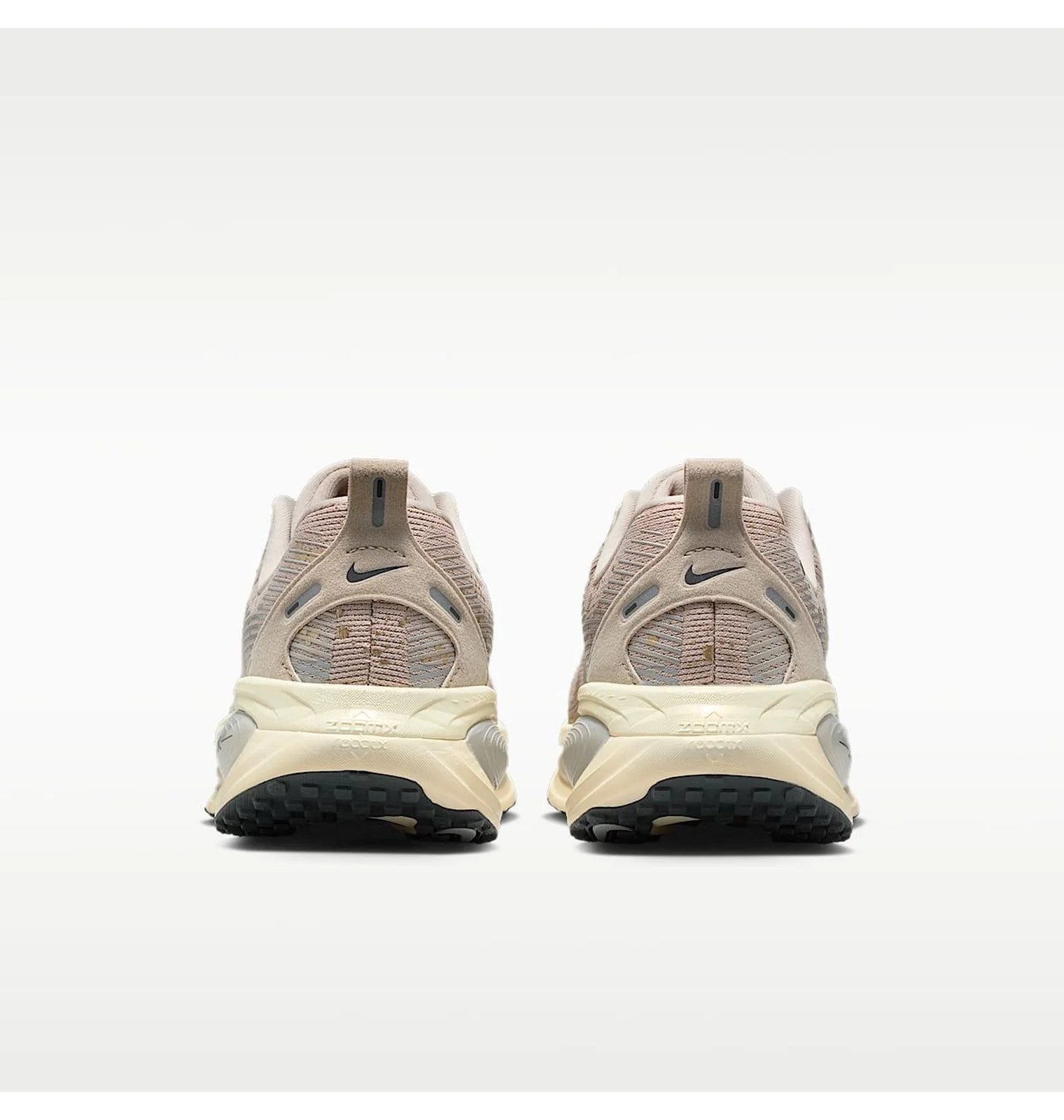 Женские кроссовки Nike Vomero 18 SE WomenS Road Running Shoes Beige IF4463-200_image_6